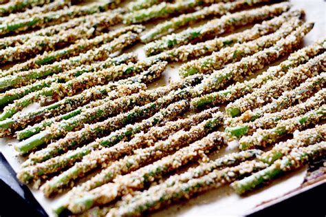 Preheat the oven to 400 degrees f. Crunchy Baked Asparagus Fries with Lemon Sriracha Dip ...