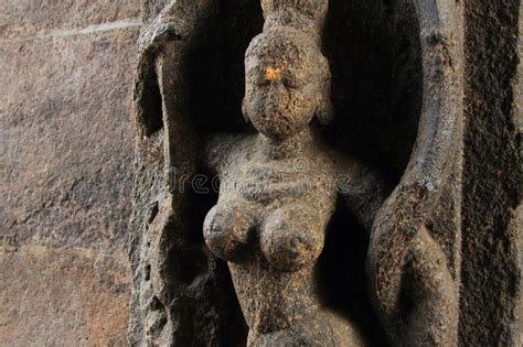 Escultura De Pedra Antiga No Templo Do Brihadeeswarar Em Thanjavur Foto De Stock Imagem De