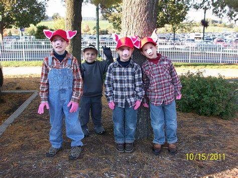 Three Little Pigs And The Big Bad Wolf Front Shrek Costume Clever