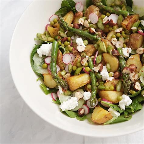 Facile et simple à réaliser, vous ne serez pas deçu par ces idées de plats onctueux qui correspondront à vous et à vos proches. Salade de printemps aux asperges | Salade de printemps ...