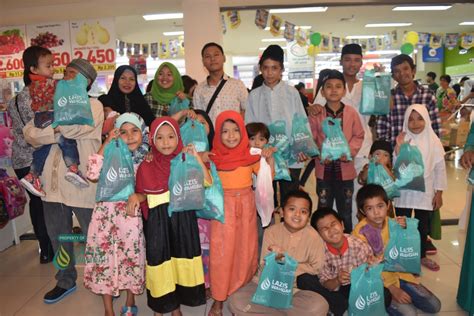 Lazis Wahdah Ajak Anak Yatim Belanja Baju Lebaran Wahdah Inspirasi Zakat