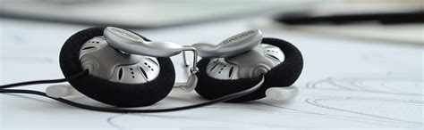 In conclusion, for acoustic music listeners, the koss ksc75 is a 5/5. Amazon.com: Koss KSC75 Portable Stereophone Headphones ...