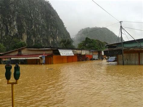 Tapi sebenarnnya ini adalah banjir besar yang sedang berlaku di. Gambar Banjir Di Kelantan Terkini Disember 2014
