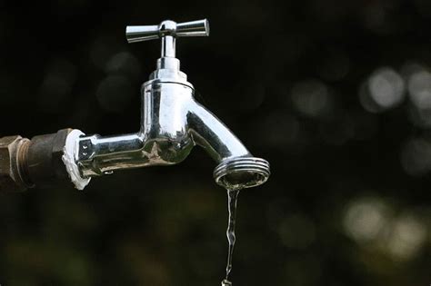Turn on the cold water and allow the tank to fill before restoring power to the heater. Leaking Faucet Guide | What Causes the Faucet to Leak?