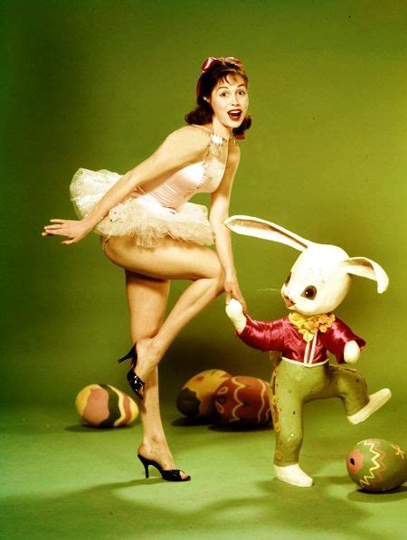 Anyone Find This Totally Creepy Lol Mary Tyler Moore Old Photos Mary Tyler Moore Easter