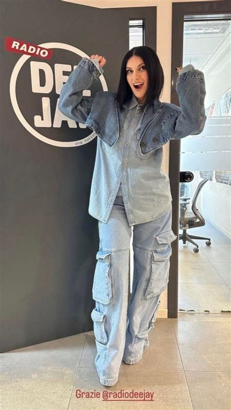 Laura Pausini In Total Denim Dopo Il Matrimonio La Prima Intervista Da