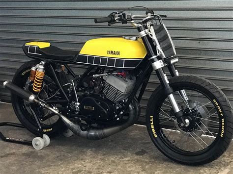 There's a popular scene for tuning these bikes and turning them into things yamaha would barely recognise. Yamaha RD400 Street Tracker by Eber Temperan - BikeBound