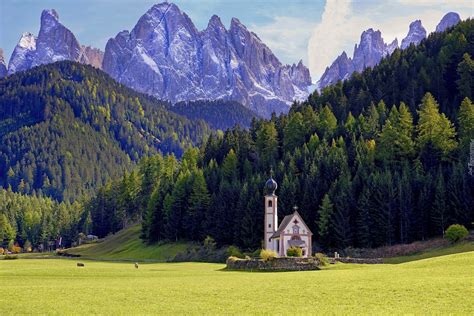 Kościół św Jana W Dolinie Val Di Funes We Włoskich Dolomitach