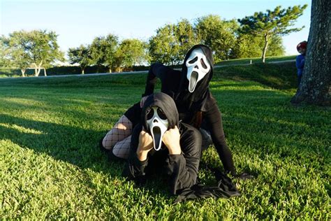 Ghost Face Scream Costumes For Couples Ghost Faces Halloween Photoshoot Halloween Photography
