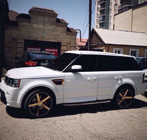 Well, tastes differ, but the fact that this car can't help attracting attention. White Range Rover with gold details | Range rover white ...