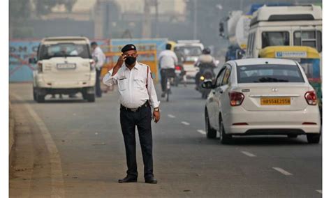 Indias Capital Restricts Cars As People Choke In Dirty Air
