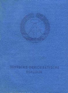 Lebensjahr muss jeder deutsche bürger einen gültigen amtlichen ausweis besitzen. Der SV Ausweis: Ein weiteres wichtiges Dokument der DDR Bürger war der Ausweis für Arbeit und ...