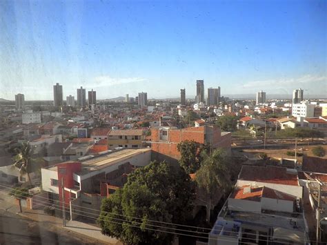 Na margem do são francisco, nasceu a beleza e a natureza ela conservou jesus abençoou com sua mão divina pra não morrer de saudade, vou voltar pra petrolina. ENSAIOS DA CIDADE: PETROLINA