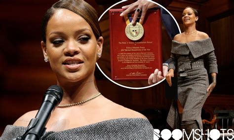 Rihanna Honored As Harvard Universitys Humanitarian Of The Year • Boomshots