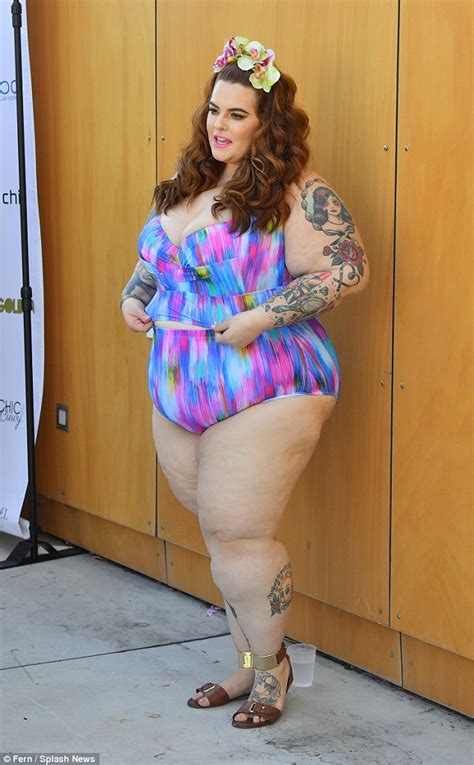 Tess Holliday Shows Off Her Famous Curves For The Golden Confidence