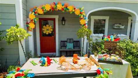 Watch home & family weekdays at 10a/9c on hallmark channel. How To - Home & Family: DIY Garland Porchscape | Hallmark Channel | Diy garland, Home and family ...