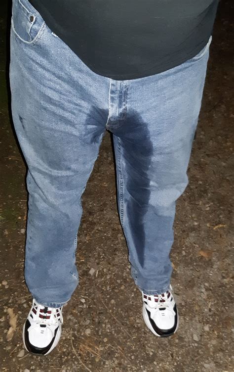 Peed My Pants On Walk Omorashi Peeing Experiences Omorashi