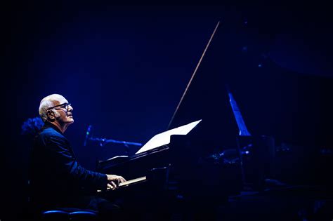 Einaudi has composed the scores for a number of films and television productions. Crónica del concierto de Ludovico Einaudi (2017)