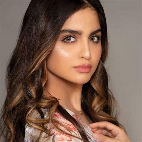 حيث نفى مدير أعمال #حلا_الترك ما يشاع حول الخطوبة مؤكداً أنه عار تماماً من الصحة ومجرد شائعات ضمن التي تطلق عليها في الفترة الأخيرة. حلا الترك ترفع دعوى قضائية بحق والدتها منى السابر لهذا السبب
