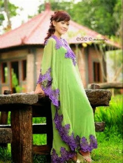 Model baju gamis kekinian untuk remaja agar tampil lebih cute 6. 13 Foto Desain Baju Muslim Syahrini - Kumpulan Model Baju Muslim Terbaik dan Terpopuler