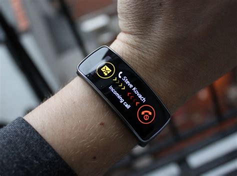 Review Samsungs New Fitness Gadget Makes A Sleek Smartwatch