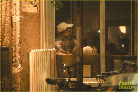 Ashton Kutcher Mila Kunis Kissing Dinner Date Photo