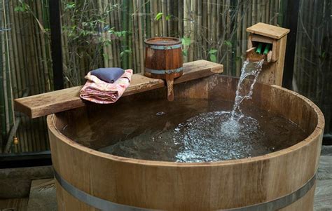 Japanese soaking tubs & baths. Japanese Soaking Tubs (Design Ideas) | Outdoor bathtub ...
