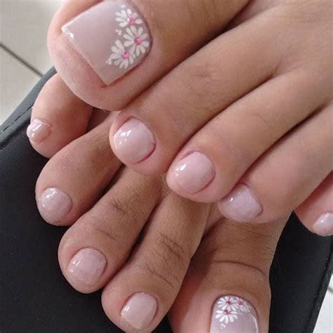 20 Cute And Easy Toe Nail Deisgns For Summer 2022 The Trend Spotter