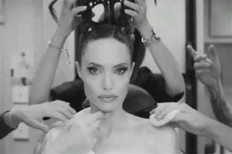 mira la increíble transformación de angelina jolie en maléfica e