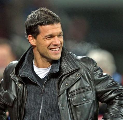 Deutschland diskutiert sich aktuell die köpfe heiß: Fußball-National: Ballack macht den Trainerschein - WELT