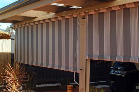 A unique rain awning specifically designed to resist rust and weathering, this excellent piece can be installed above a door or window to provide a safe shelter against rain, snow, uv rays, and wind. Awning Gulung Vertikal (Tirai Bahan Kain Canvas Awning ...