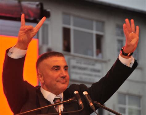 Daha önce hakkındaki soruşturmalardan çekindiği için yurt dışına kaçtı iddialarını bir video ile peker, youtube üzerinden yayınladığı bir video ile yurt dışına çıkma nedenini açıkladı. Sedat Peker - Sedat Peker Latest News Top Stories All News ...