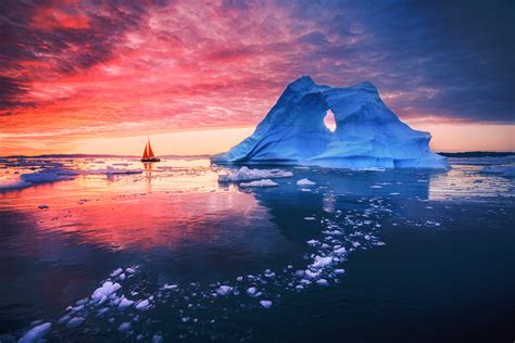 A family struggles for survival in the face of a cataclysmic natural disaster. Greenland Photo Tour 2021: Icebergs and wildlife adventure
