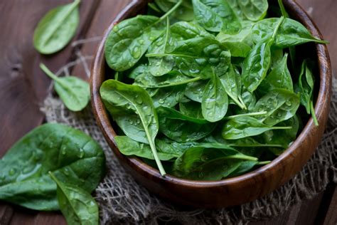Comment réussir la préparation et la cuisson des épinards en branches