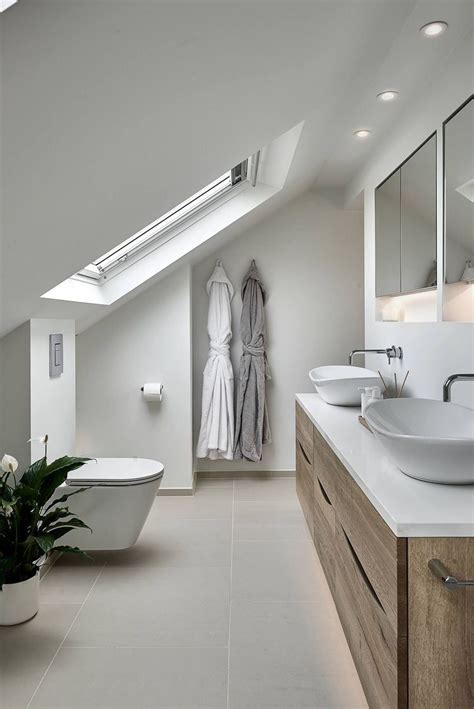 Pin von MADELAINE auf HOME | Badezimmer dachschräge, Badezimmereinrichtung, Badezimmer dachgeschoss