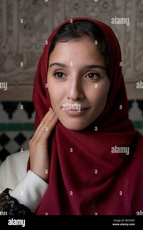 Red Hijab Fotos Und Bildmaterial In Hoher Auflösung Alamy