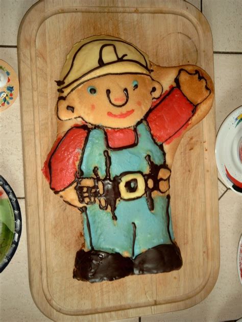 Ist der kuchen vollständig abgekühlt, drehen sie ihn um, lockern sie vorsichtig den springformgrund. Bob der Baumeister Kuchen | Bob der baumeister kuchen, Bob ...