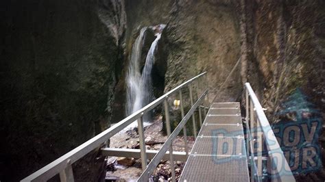 Vila ofera acces direct dinspre dn1 si se afla in mijlocul naturii dar ofera totodata apropiere si fata de centre urbane. Canionul 7 Scari - Atractii in Brasov | brasovtour.com