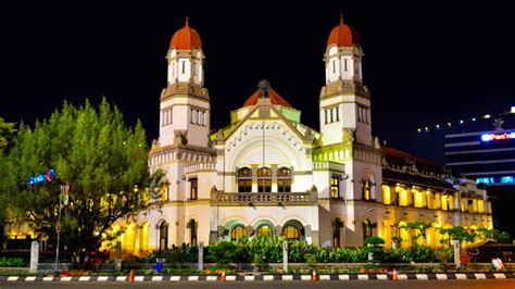 Lawang sewu adalah salah satu obyek wisata sejarah di semarang, khususnya mengenai sejarah perkeretaapian di indonesia. LAWANG SEWU Tiket & Daya Tarik Juni 2021 - TravelsPromo