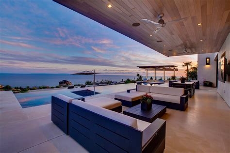 Villa Splendido on Malibu's Billionaire's Beach - 5046 Carbon Beach