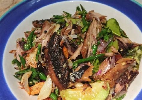 Tongkol segar, jeruk nipis, serai, lengkuas, jahe, daun salam, cabai hijau besar, kemangi, saus tiram, garam, gula pasir, minyak, air, bawang putih, bawang merah, cabai hijau besar, cabai rawit hijau, terasi. Resep Tongkol Suwir Cabai Hijau oleh Nicky Surya Utari ...