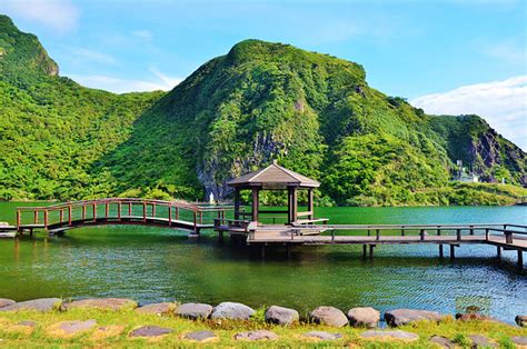 Guishan island / gueishan island or steep island or turtle island (chinese: 趣吧達人帶路登龜山島賞鯨豚之旅，一窺龜山島神秘面紗，與鯨豚在海上約會，隨團專業的解說導覽，夏日親 ...