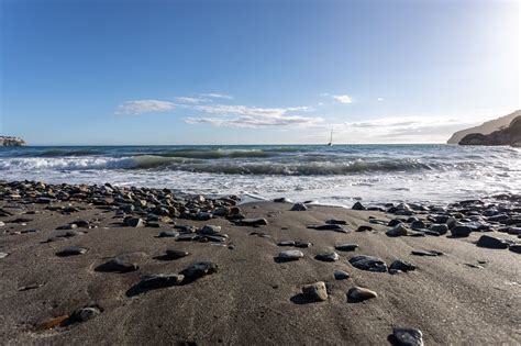 Apartamento céntrico en edificio con playa ¿quieres pasar tu vacaciones frente al mar? Alquiler apartamento en La Herradura, Andalucía con ...