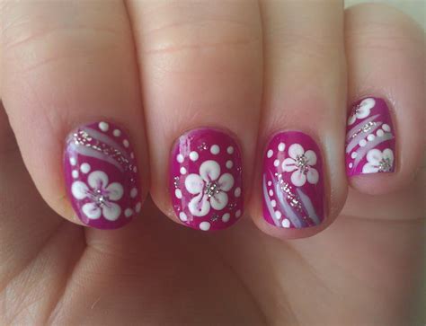 You'll need to follow the tutorial closely to get the right shape as it can be a bit tricky. White Flower on Pink Nail - Nail Art
