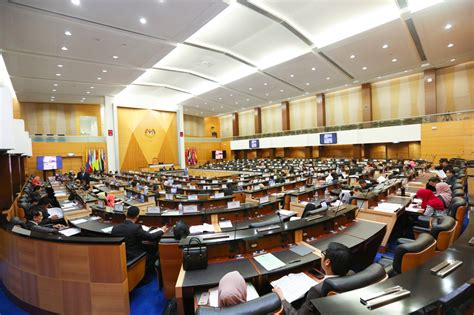 Dia ialah pegawai pentadbiran utama jabatan perdana menteri. DAP cadang Dewan Negara dihapuskan?