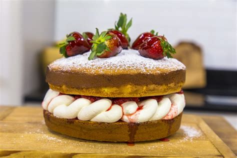 Bake james martin's classic victoria sponge cake, best served with a proper cup of tea. Strawberry Sponge Cake with Caramel Strawberries | James ...