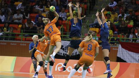 During the next several decades, indoor handball flourished and evolved in the scandinavian countries. Balonmano
