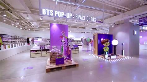 Bts official light stick keyring se. 'BTS POP-UP : SPACE OF BTS' Lotte Department Store di 4 ...