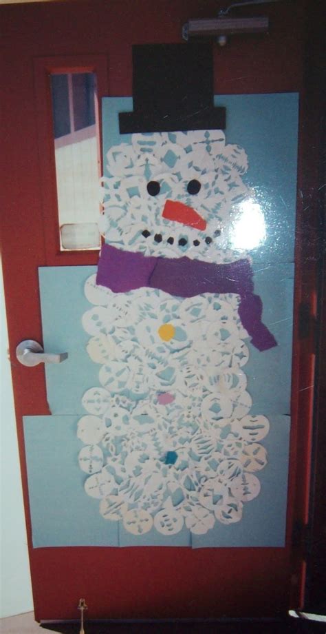 Bead snowflakes are easy to make and look great as christmas ornaments or winter decorations for your home. 40 Classroom Christmas Decorations Ideas For 2016 ...