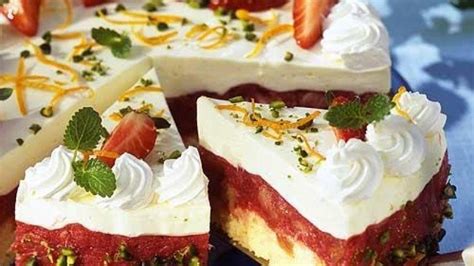 Rhabarberkuchen-Mascarpone-Torte in 2020 | Rhabarberkuchen ...
